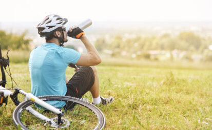 ¿Eres deportista? Aprende cómo mantener una correcta hidratación